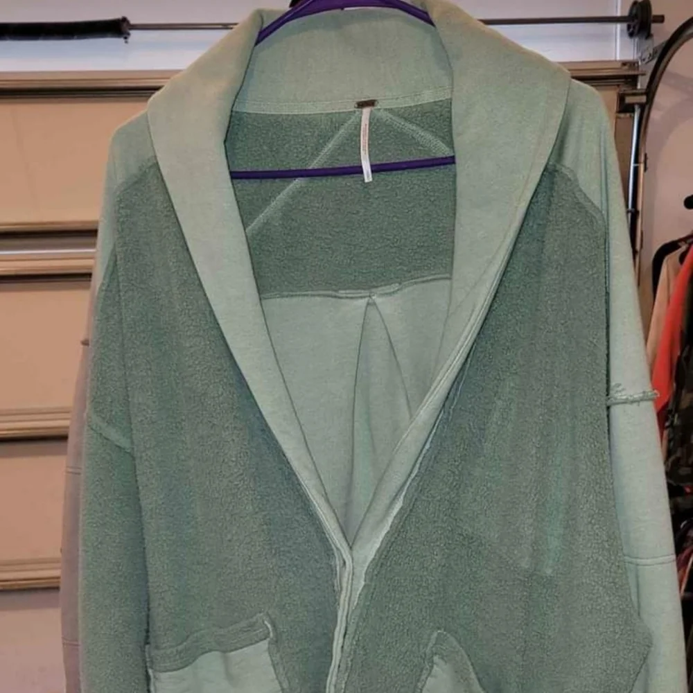 FREE PEOPLE Womens Sz small oversized shacket with pockets. Bleached Military. - Picture 7 of 7